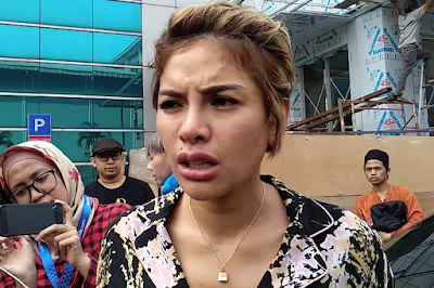 Nikita Mirzani Diteror! Ban Mobilnya Disobek Hingga Nyaris Celaka! Netizen: "Teguran Itu, Disuruh Tobat!"