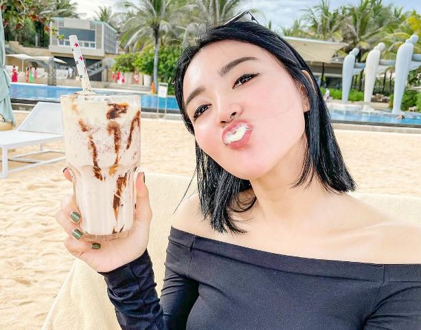 Wika Salim Unggah Foto Mulut Penuh Busa, Netizen: Mencoba Berpikir Positif