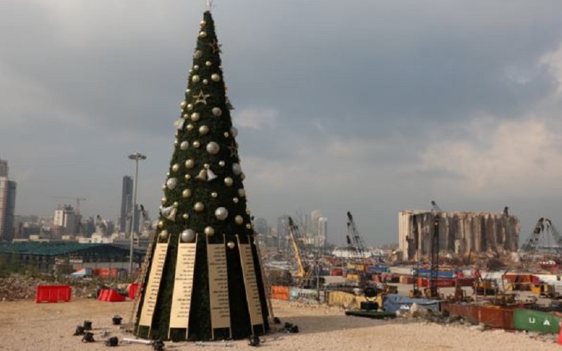 Viral! Pohon Natal Berdiri Kokoh di Lokasi Ledakan Beirut Lebanon