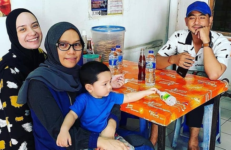 Duduk di Warung Arya Saloka Pakai Topi Rp5 Juta, Netizen Sampai 'Sakit Mata'