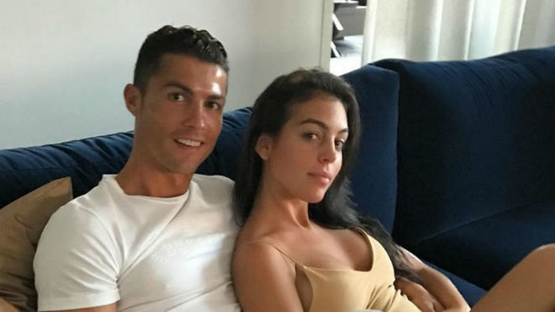 Potret Lucu Alana yang Tak Izinkan Cristiano Ronaldo Cium Georgina Rodriguez