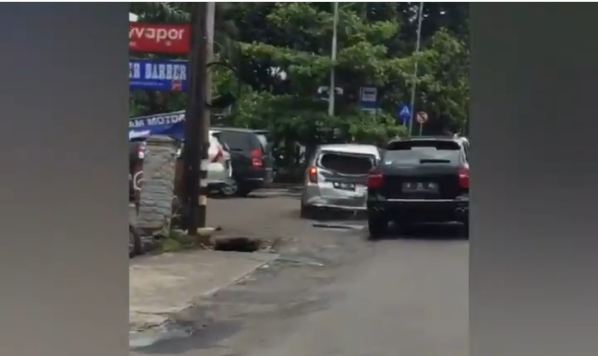 Heboh Mobil Tabrak Kendaraan Lain di Cilandak Lalu Kabur, Ini Videonya