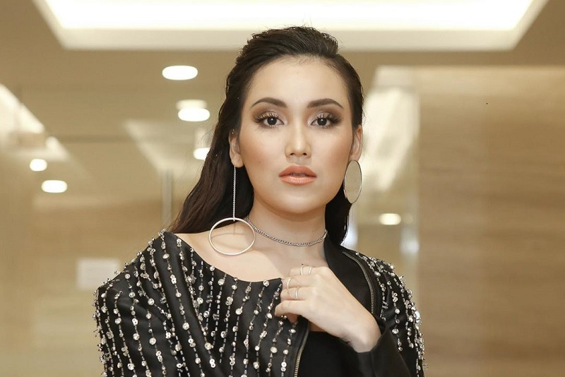 Ayu Ting Ting Pamer Cardigan Nyaris Rp20 Juta, Netizen Tuduh KW!