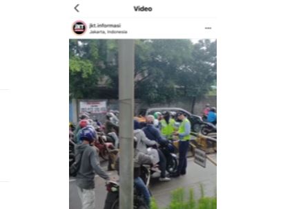 Viral Pemotor Terobos Jalur Transjakarta, Netizen: Udah Salah Ngajak Berantem