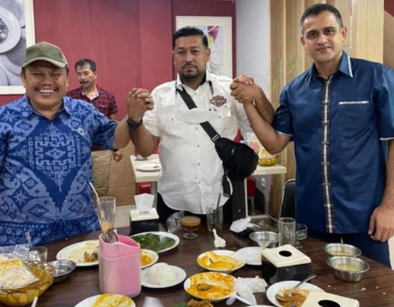 Viral Foto Nazaruddin-Jhoni Allen di Restoran, Sosok Orang Ketiga Disorot