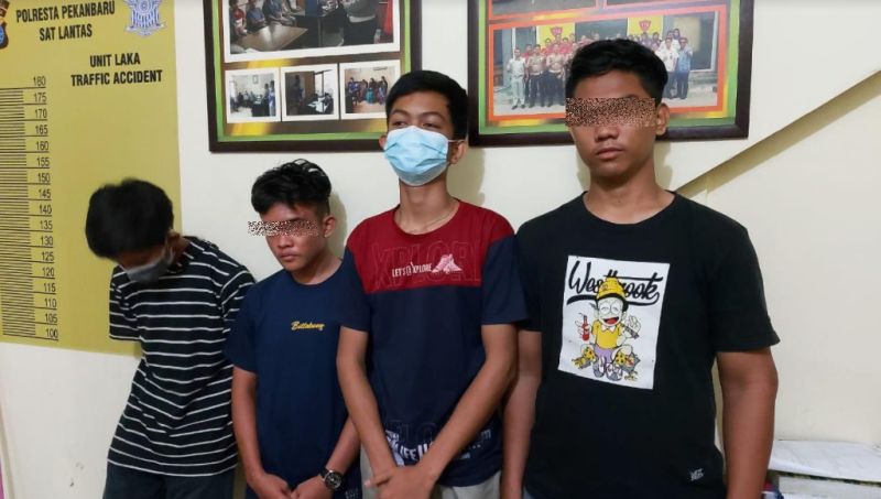 2 Remaja Viral Berkendara Hanya Pakai Celana Dalam Ditangkap