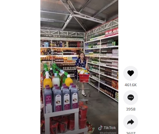 Viral! Gadis Cantik Ini Punya Supermarket Pribadi di Rumahnya