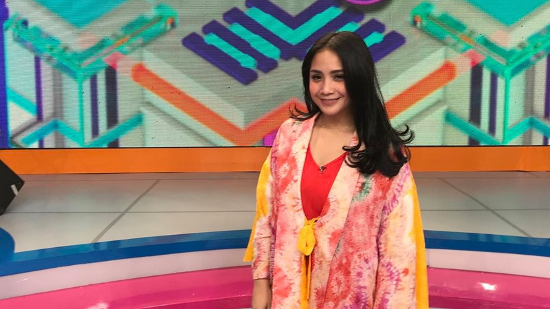 Harga Sandal Kayu Nagita Slavina Rp869 Ribu, Netizen: Bakiak Sultan