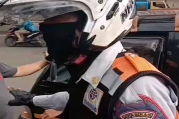 Viral Video Petugas Dishub Gadungan Setop Kendaraan di Bekasi