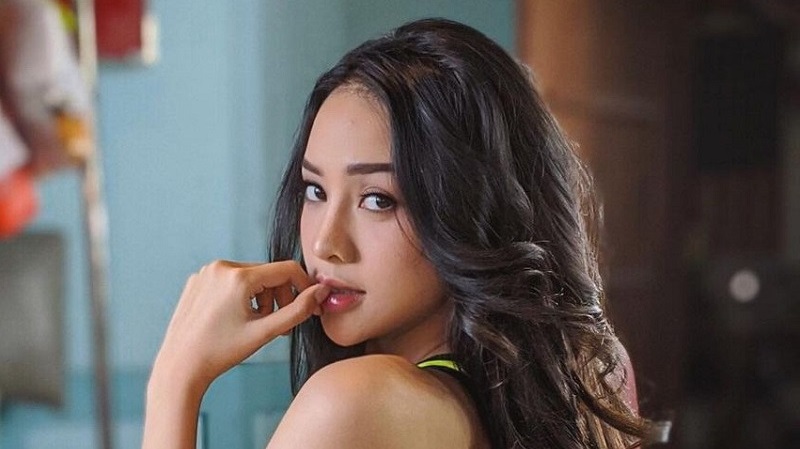 Gaya Anya Geraldine Tenteng Tas Rp328 Juta, Kece Memesona!