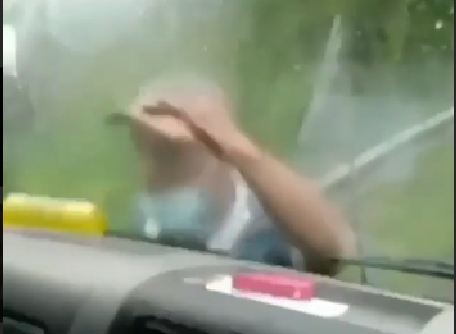 Viral Pengemudi Truk Minta Tolong karena Dikerumuni Derek Liar di Gerbang Tol Halim