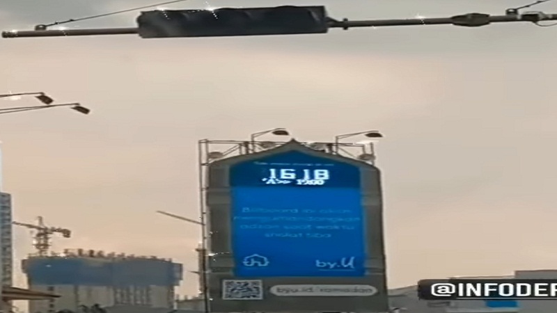 Viral, Billboard Reklame di Depok Keluarkan Suara Azan Setiap Waktu Sholat