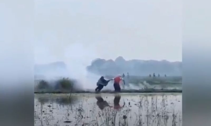 Viral, 2 Kelompok Remaja Tawuran Pakai Petasan