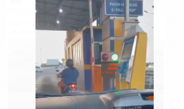 Viral Emak-Emak Naik Motor Masuk Tol, Jasa Marga: Berbahaya