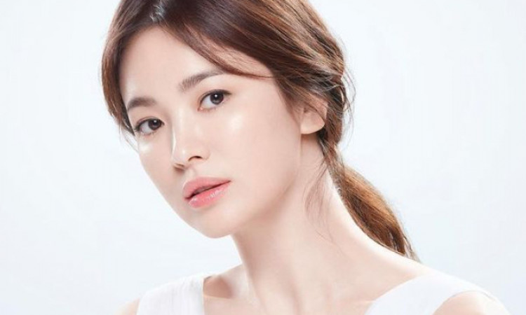 Posting Foto Bersama Sosok Menggemaskan, Netizen Terpukau Kecantikan Song Hye Kyo