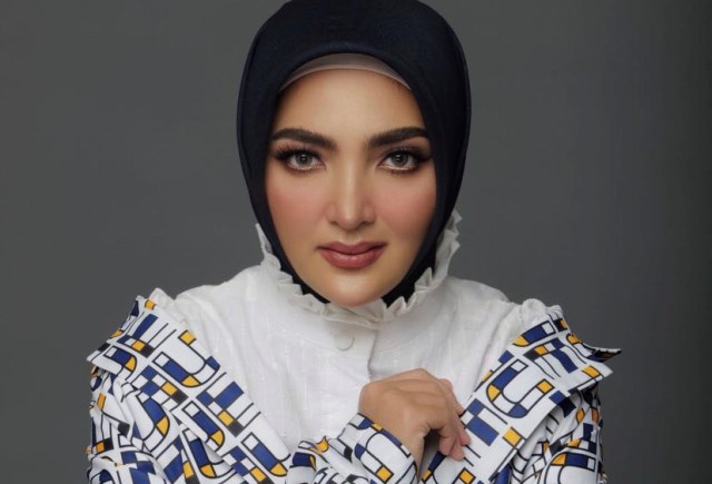 Ashanty Kece Pakai Hijab Hitam, Netizen: Tambah Comel