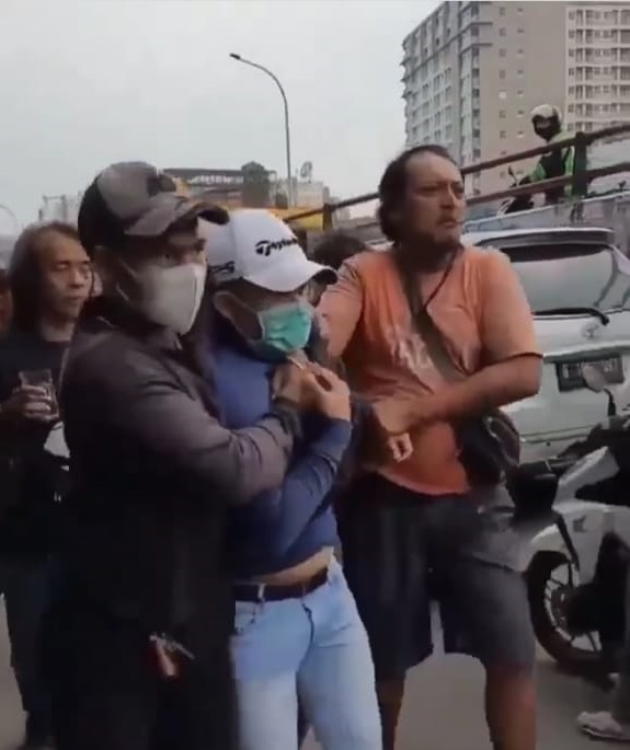 Viral Warga Arak Seorang Pria di Ciputat, Diduga Pelaku Pencurian Toko Emas