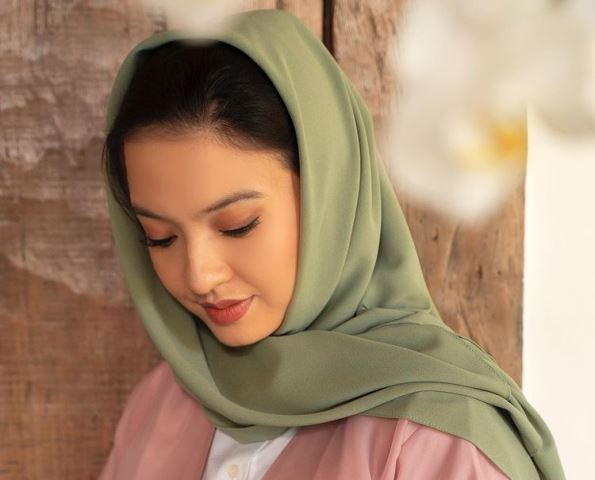 Netizen Terpesona Cantiknya Raline Shah Pakai Hijab: Ukhti Idola