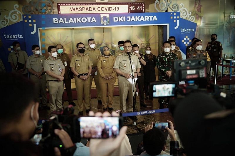 Anies Bagikan Foto Rapat Forkopimda, Netizen Malah Fokus ke Bima Arya