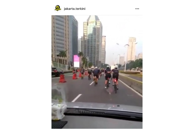 Viral! Pesepeda Kuasai Jalur Sudirman Dikawal Ketat Patwal Dishub