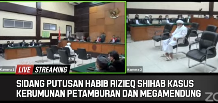 Sidang Vonis Dimulai, Habib Rizieq Nampak Memegang Tasbih