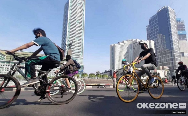 Usai Pemotor Acungkan Jari Tengah, Netizen Beberkan 'Dosa' Pesepeda Jakarta