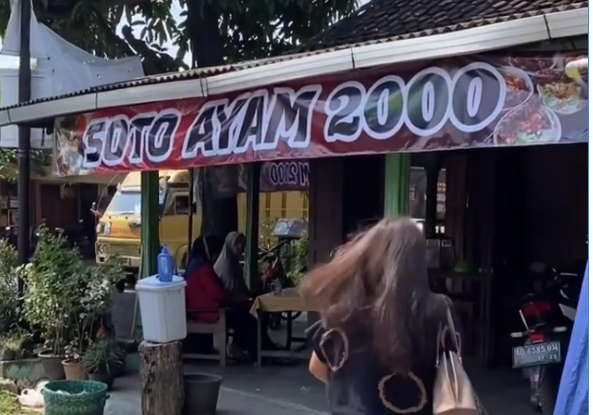 Viral! Harga Soto Cuma Rp2.000, Rasanya Gimana?