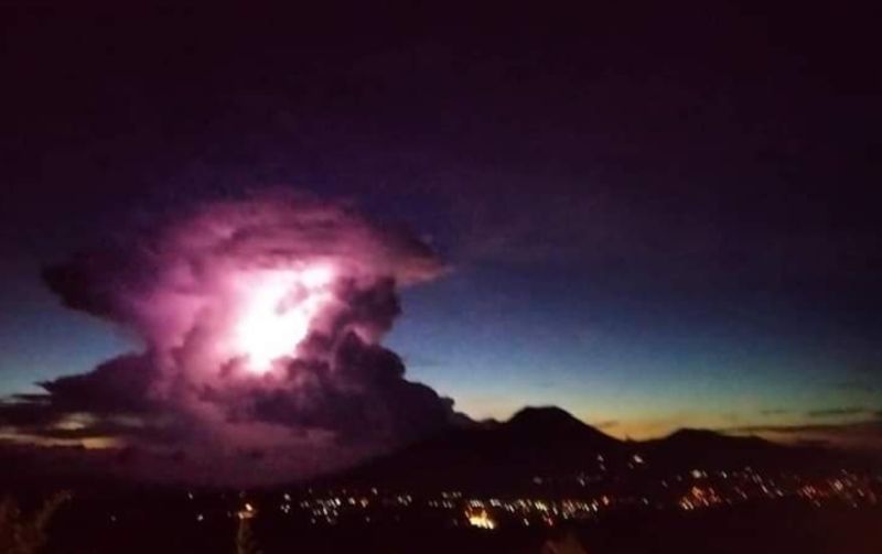 Heboh Penampakan Awan Hitam Besar dan Menyala di Manado, Ini Penjelasan BMKG