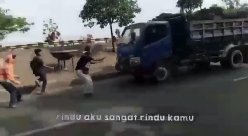 Viral Puluhan Pelajar Hentikan Truk di Bekasi Demi Konten, 1 Orang Kritis Tertabrak