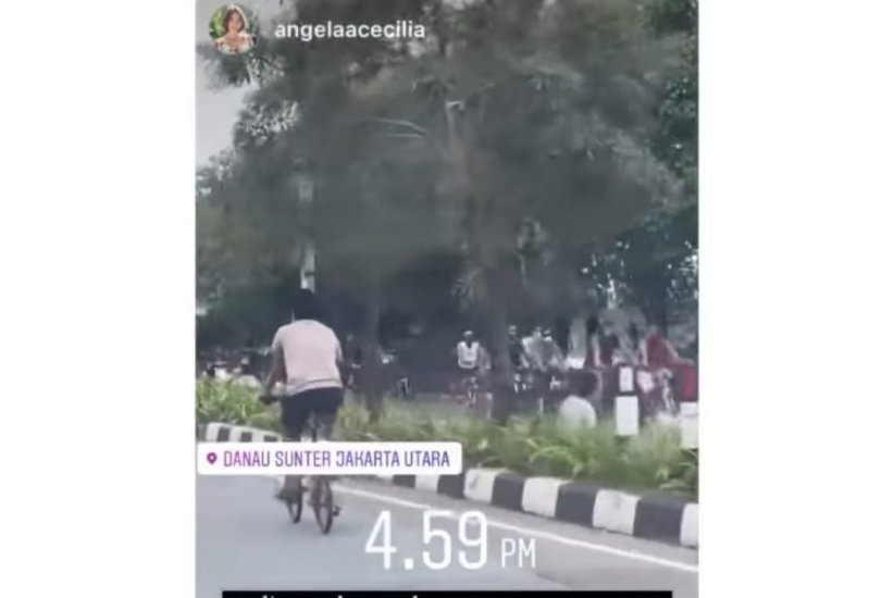 Viral! Jalan Danau Sunter Ditutup, Warga Malah Nongkrong dan Main Bola