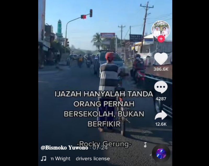 Viral! Kakek Pesepeda Taat Lalu Lintas saat Pemotor Terobos Lampu Merah