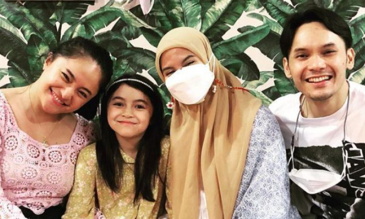 Marshanda Unggah Foto Bareng Ben Kasyafani dan Istrinya, Netizen Ikutan Adem