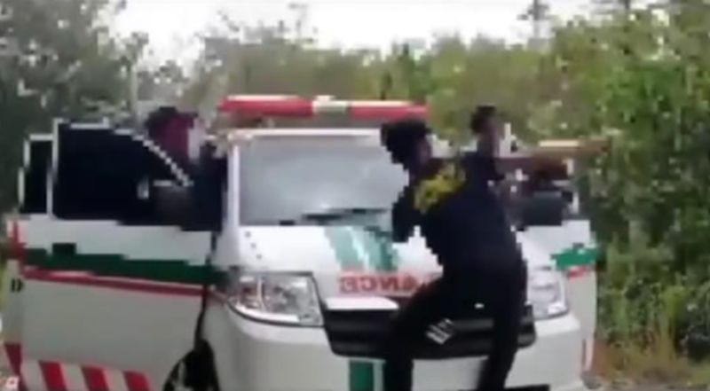 Viral Mahasiswa Asyik Joget "Jedag-jedug" di Atas Ambulans