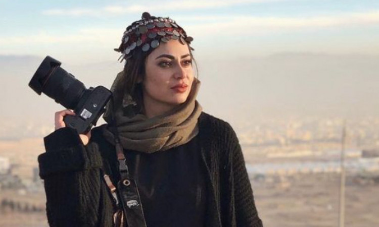 Kabur dari Afghanistan, Kisah Fotografer Perempuan Ini Viral