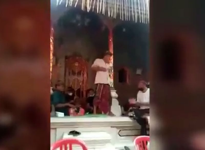 Viral! Kades di Bali Asyik Nyanyi saat Acara Pernikahan Abaikan Prokes