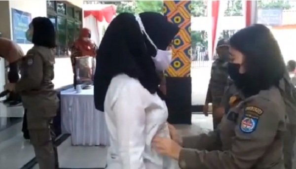 Viral Pemeriksaan Calon ASN, Satpol PP Pegang Bagian Sensitif Wanita di Depan Umum