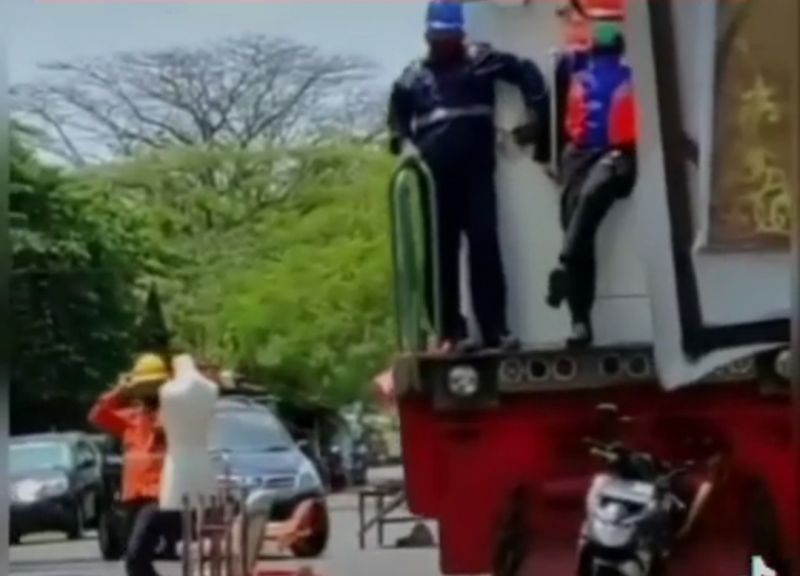 Viral Kereta Tabrak Motor, PT KAI Tegaskan Masinis Sudah Jalankan Prosedur