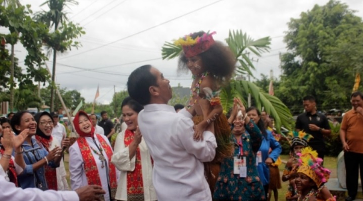 Viral! Mama Papua Ini Sebut Jokowi Putra Asli Sorong