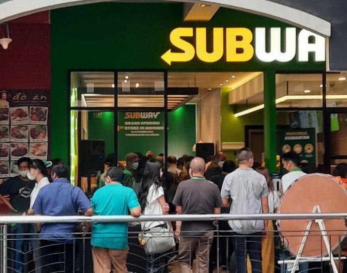 Viral Antrean Subway di Citos Mengular Timbulkan Kerumunan, Sifat Latah Warga Disayangkan