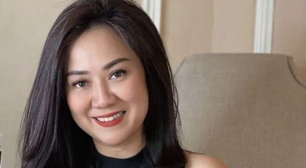 Seksinya Tante Ernie Pakai Dress Menerawang, Netizen: Mamah Dambaan Selalu Bikin Happy