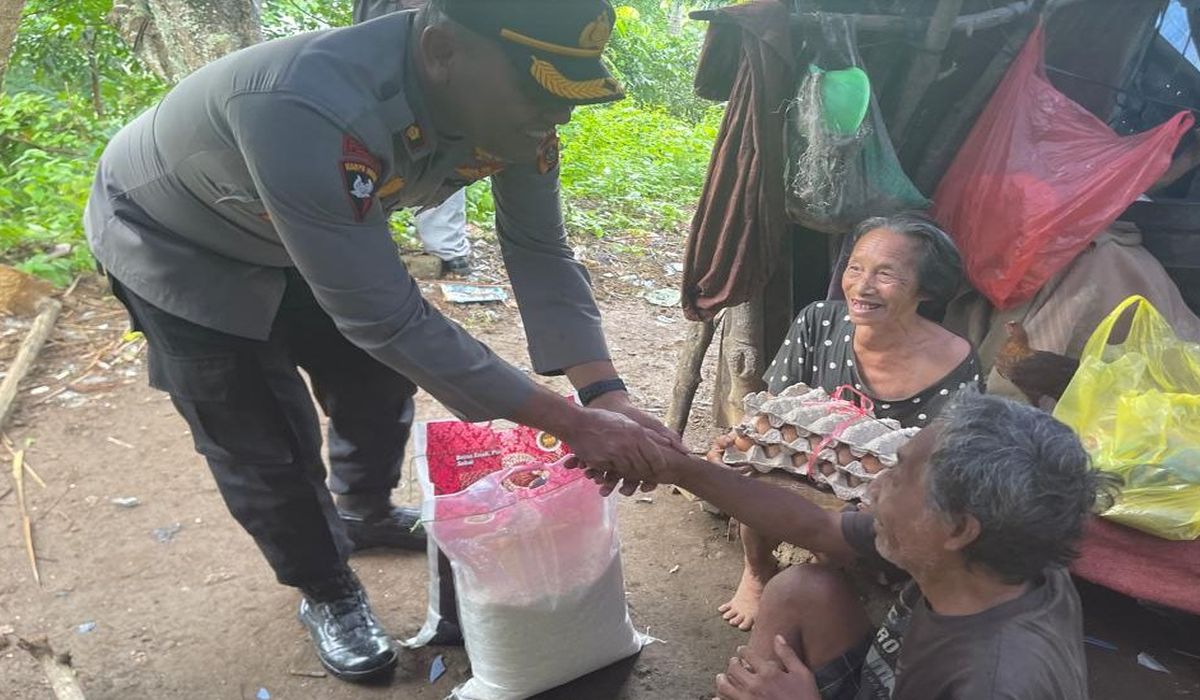 Viral, Kakak Beradik Lansia Tunanetra Tinggal di Gubuk Tengah Hutan