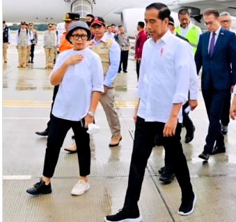 Heboh, Menlu Retno Marsudi Pakai Sepatu Selen saat Dampingi Presiden Jokowi