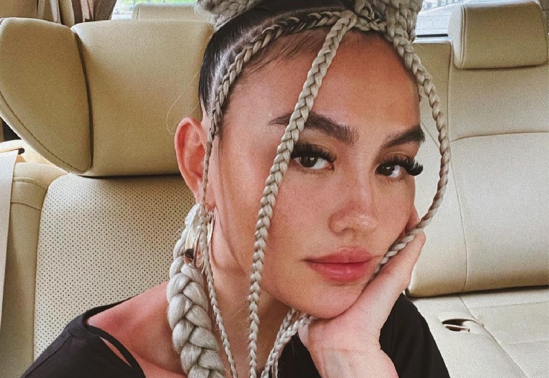 Agnez Mo Pamer Gaya Rambut Kepang dengan Model Space Bun, Netizen: Ketje Banget!