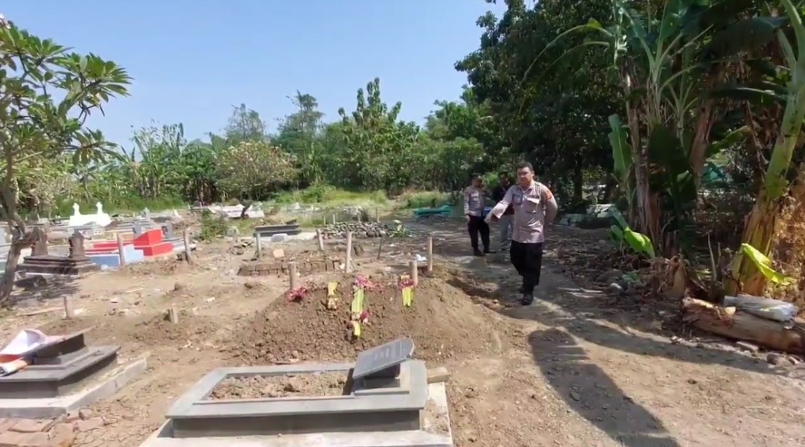 Heboh Kuburan Seorang Wanita Dibongkar di Cirebon, Tali Pocong Hilang