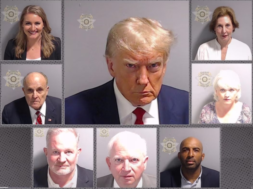 Foto Foto Ikonik Donald Trump Selain Mugshot yang Viral