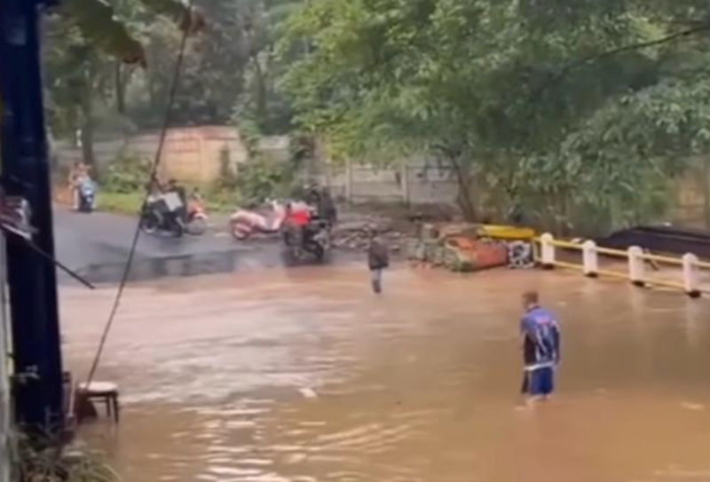 Viral Jembatan Penghubung Cinere-Pondok Cabe Terendam Banjir