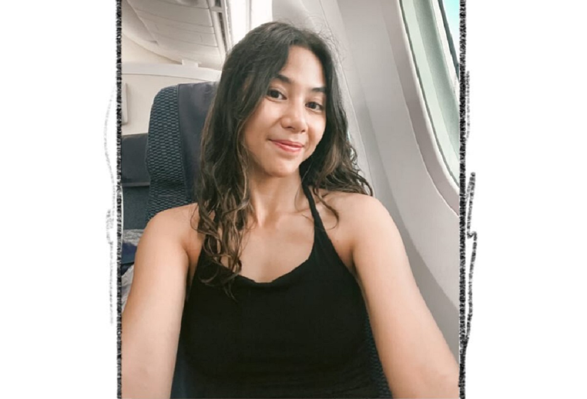 Potret Adinda Thomas Nge-PAP Saat di Pesawat, Netizen: Mohon Maaf Kenapa Cantik Banget?